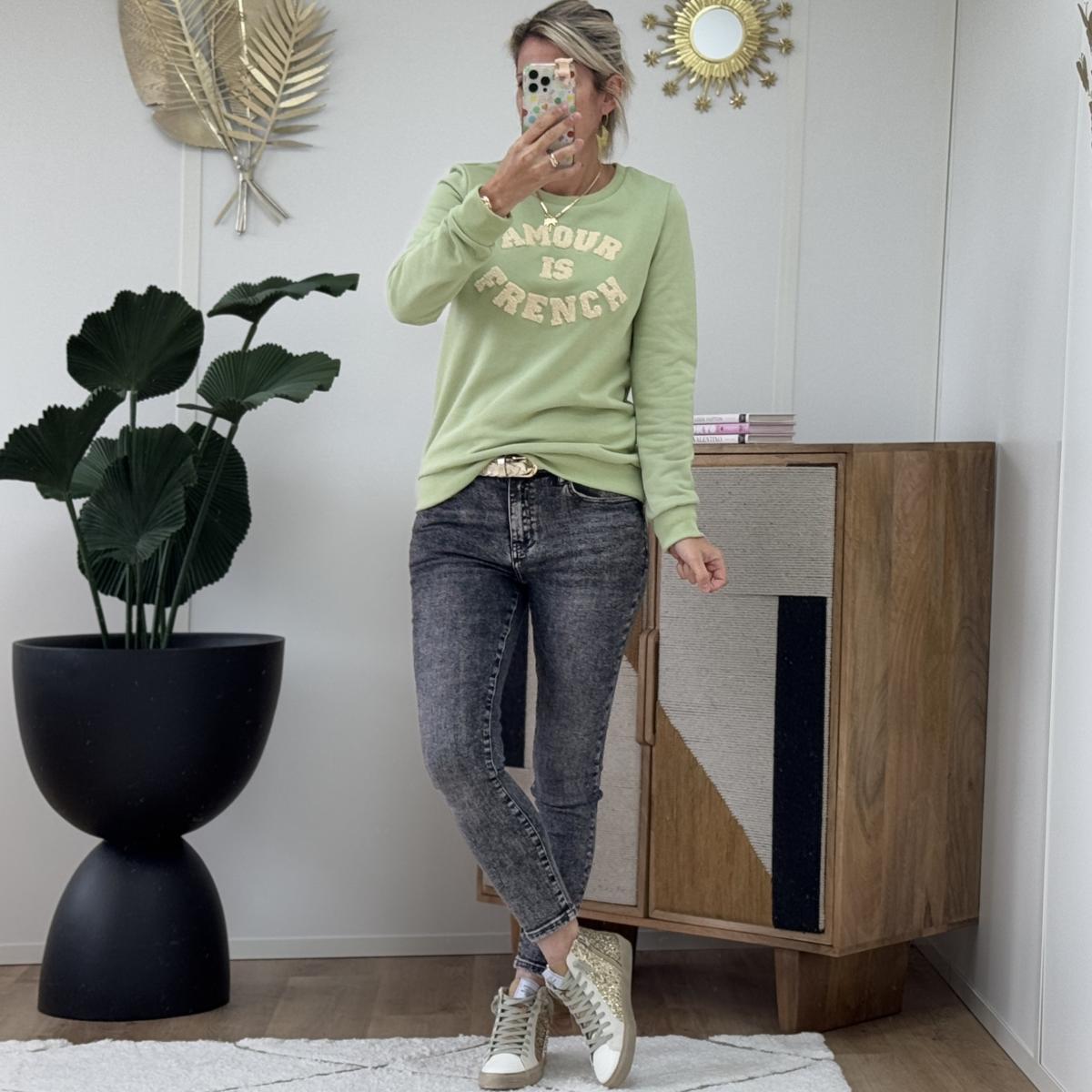 Sweat Amour is french vert écru