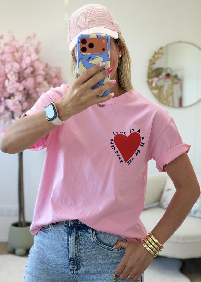 T shirt love is a kiss