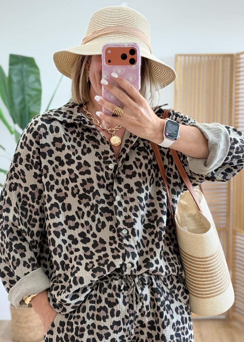Ensemble Cora leopard