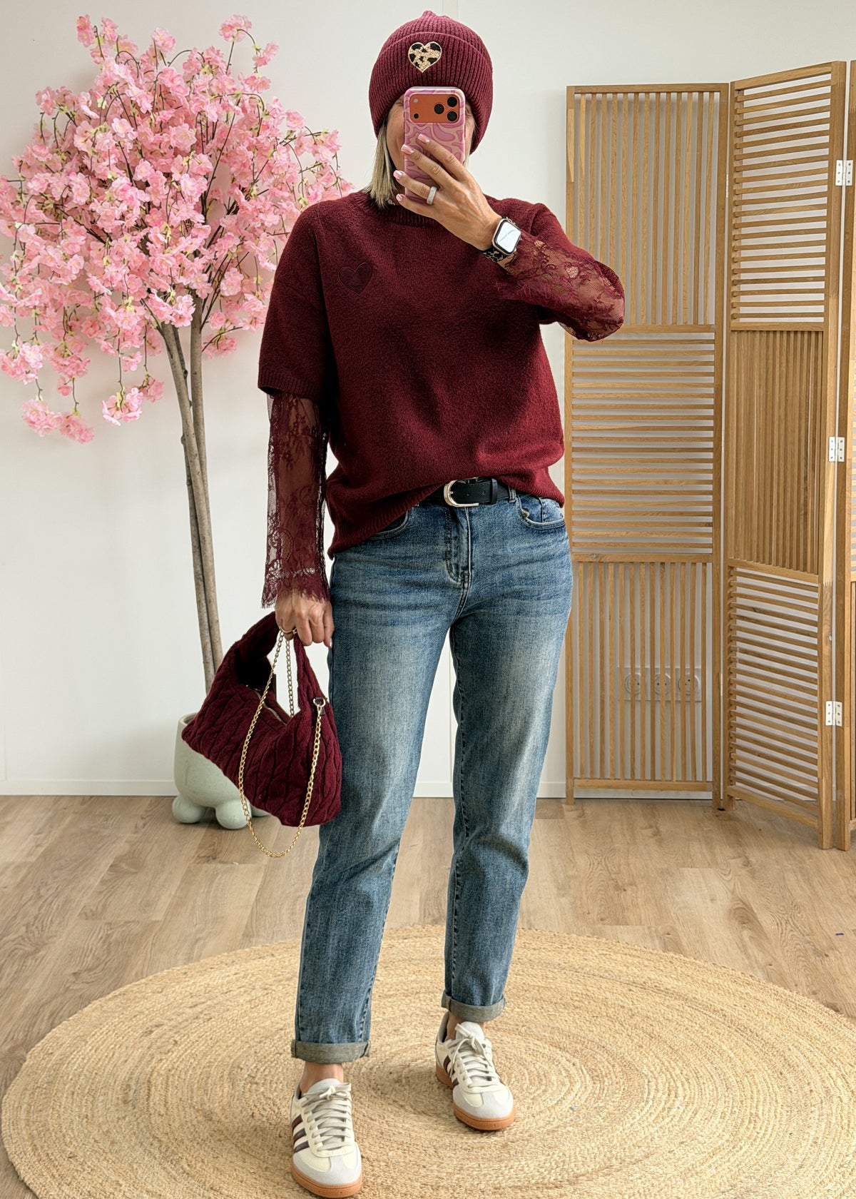 Pull cœur bordeaux à manches en dentelle
