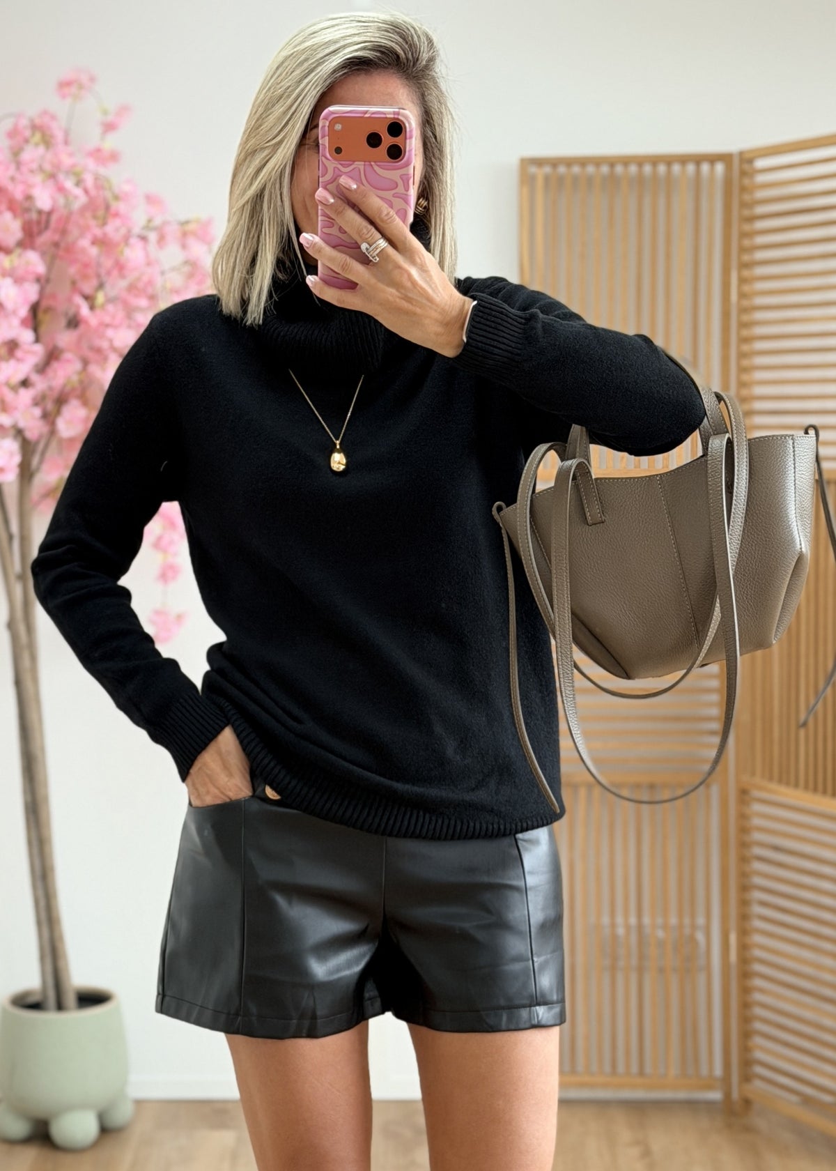 Short en simili cuir taille haute