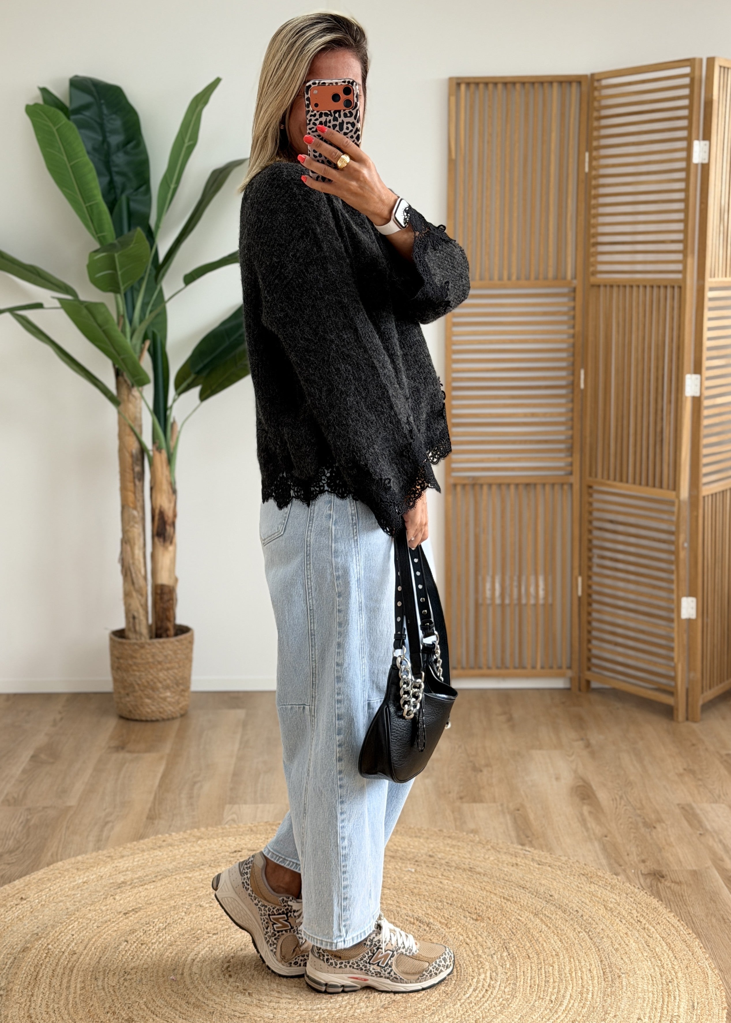 Pull avec broderie sur les extrémités