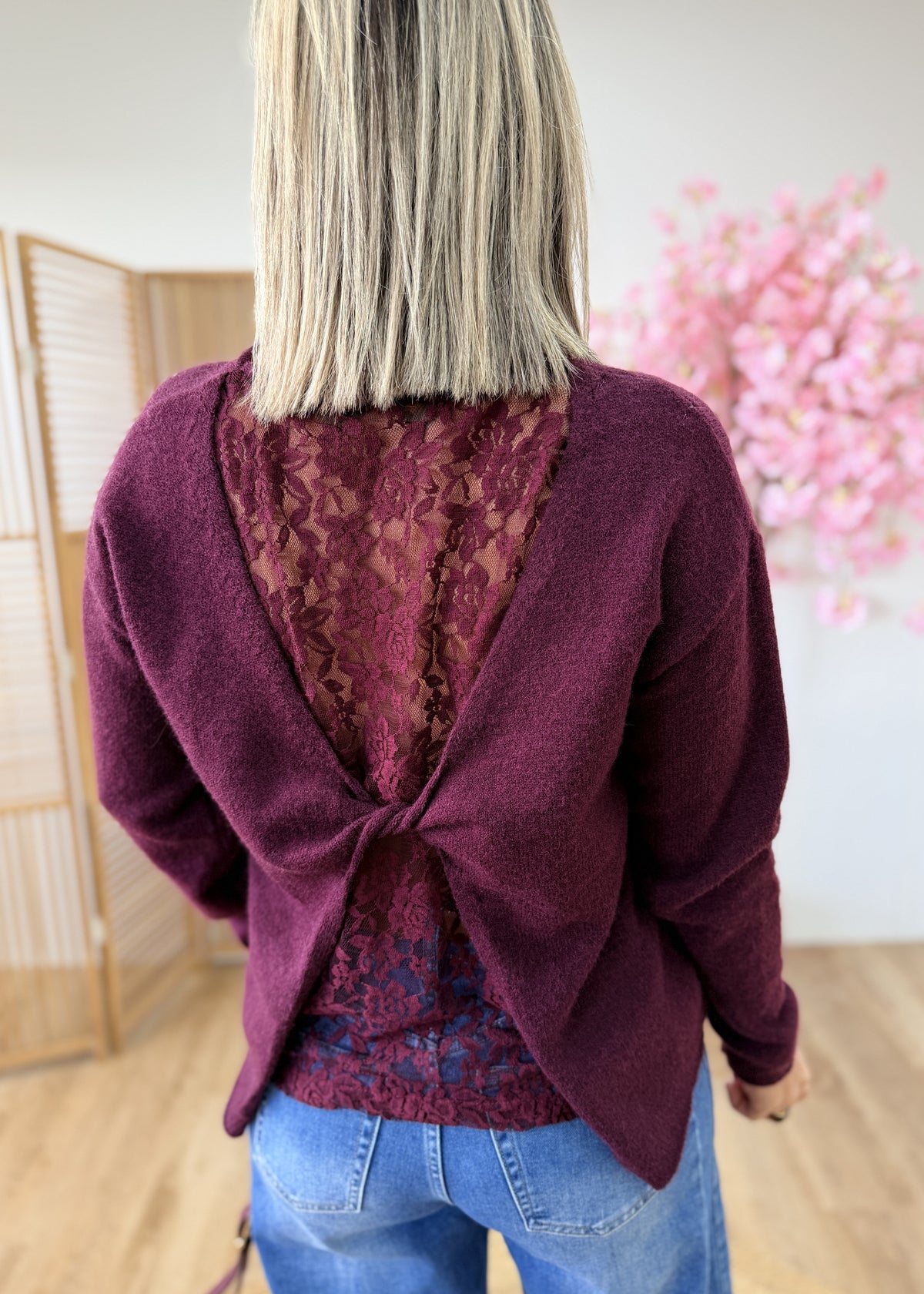 Pull dos croisé en dentelle – Bordeaux