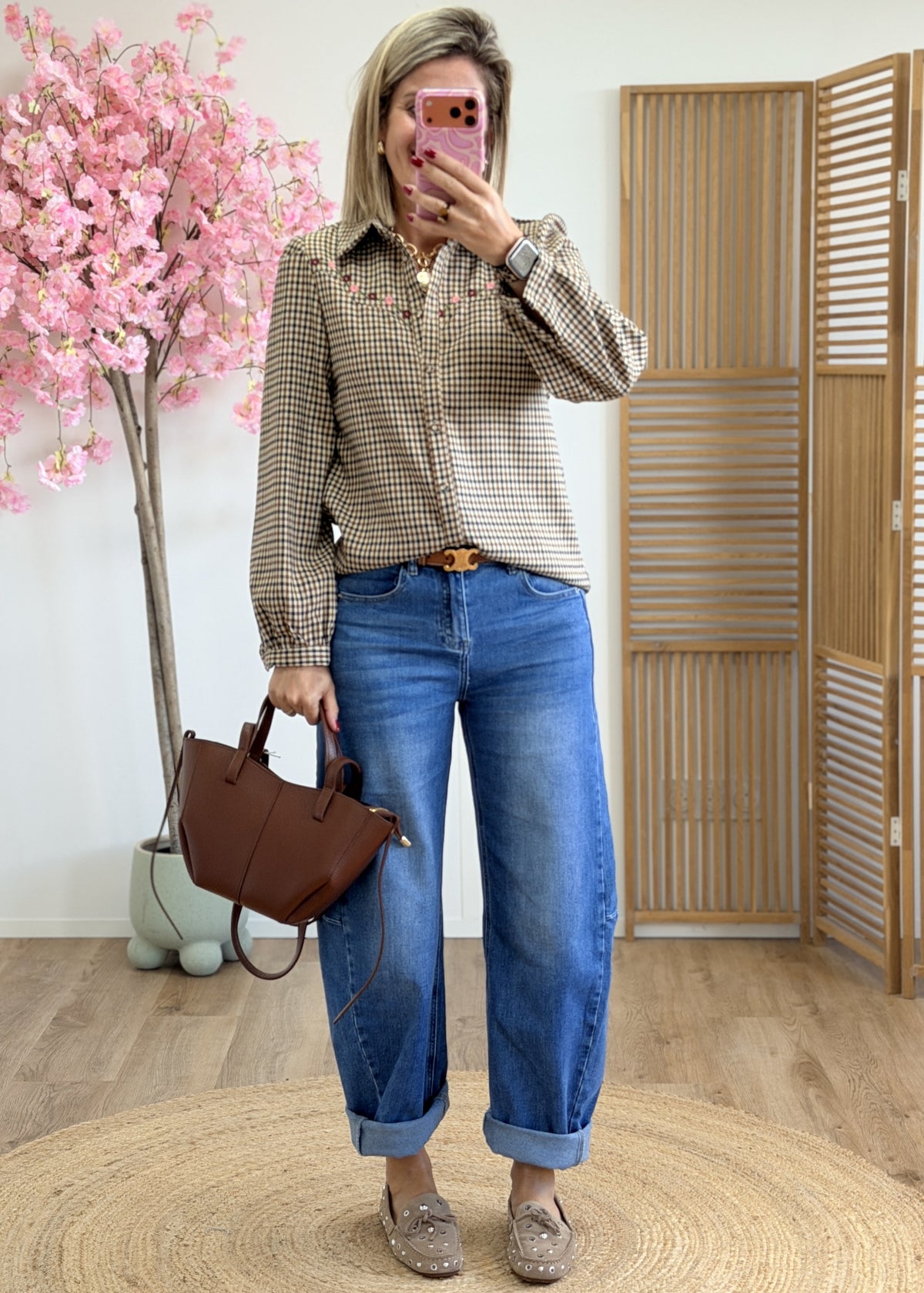 Chemise à carreaux et fleurs brodées