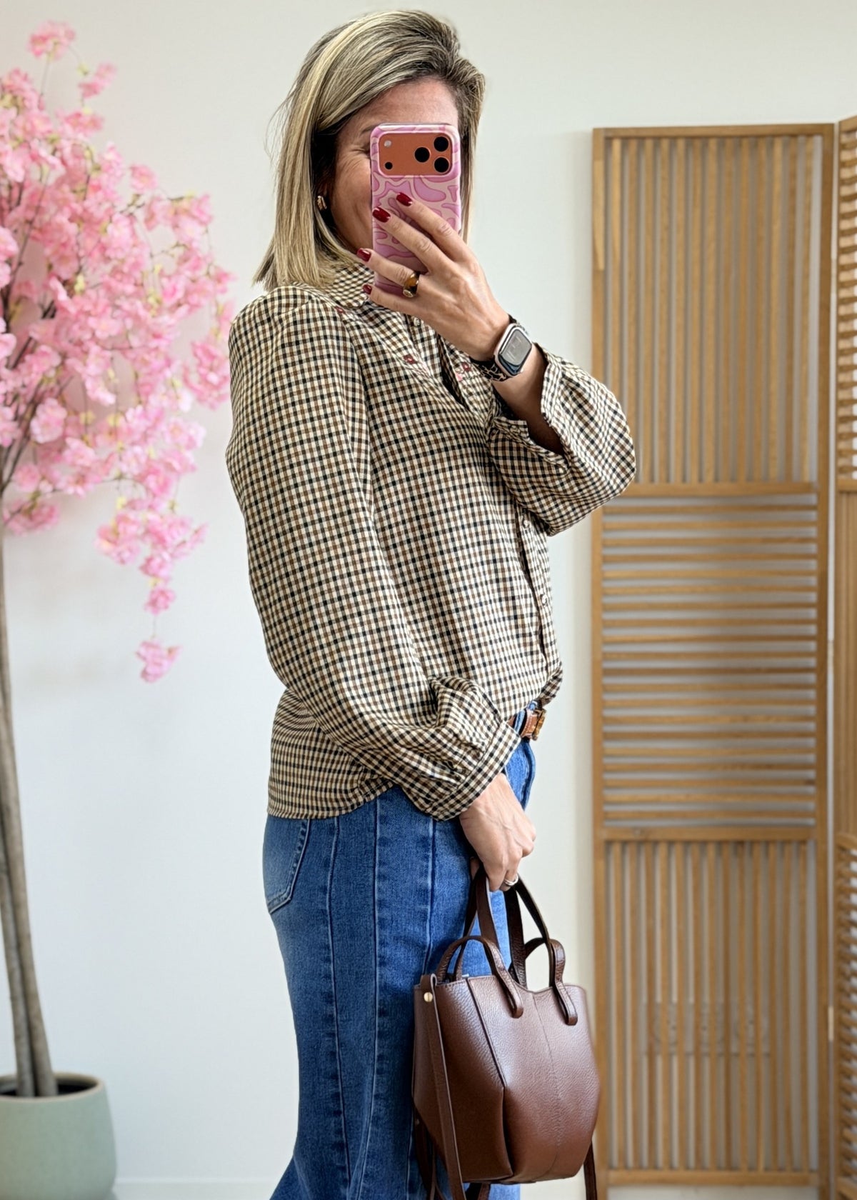 Chemise à carreaux et fleurs brodées