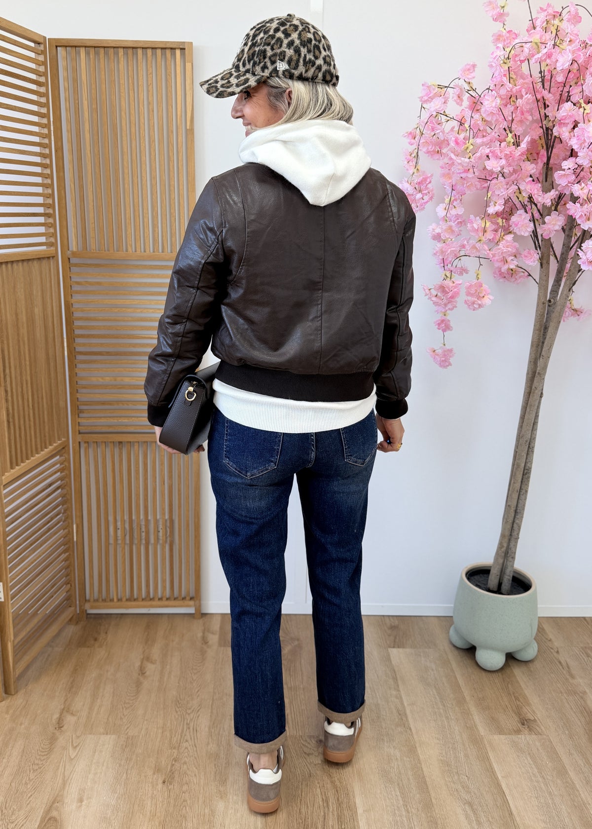 Jean mom fit brut avec ceinture – Très extensible