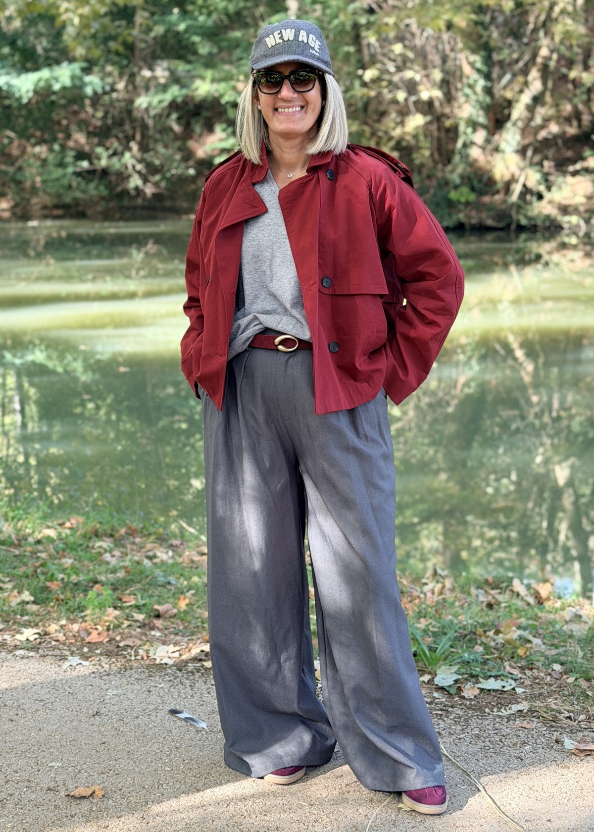 Trench bordeaux avec capuche amovible