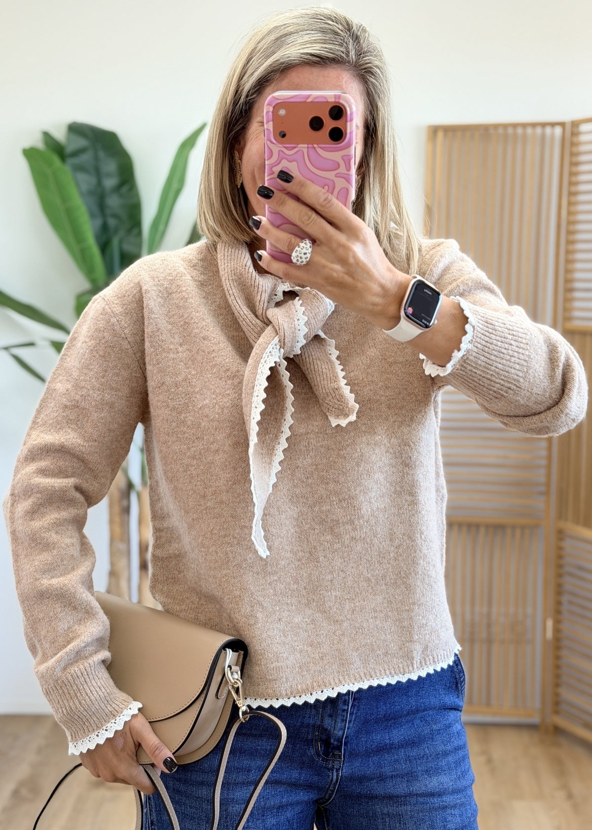 Pull avec broderie anglaise