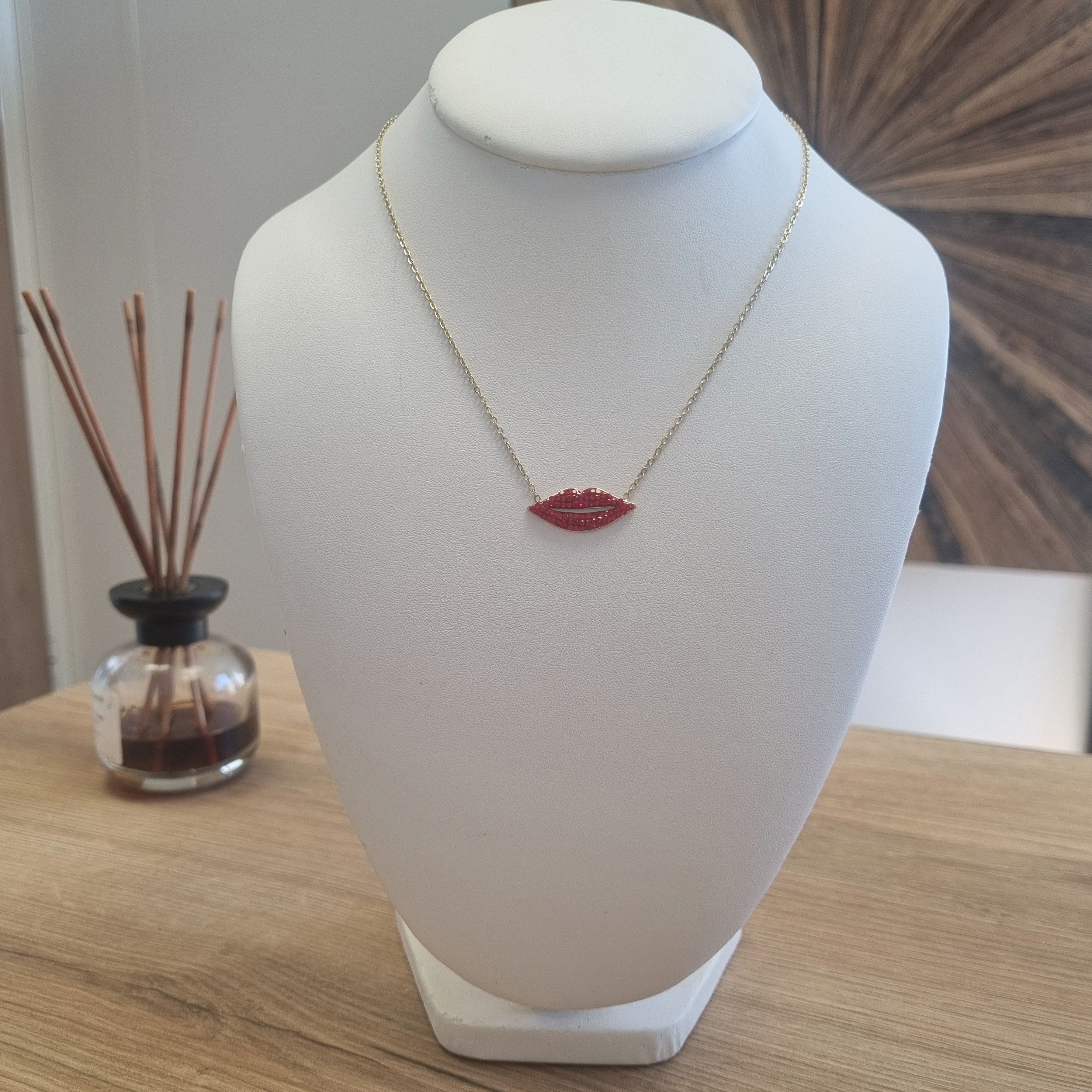Collier bouche strass