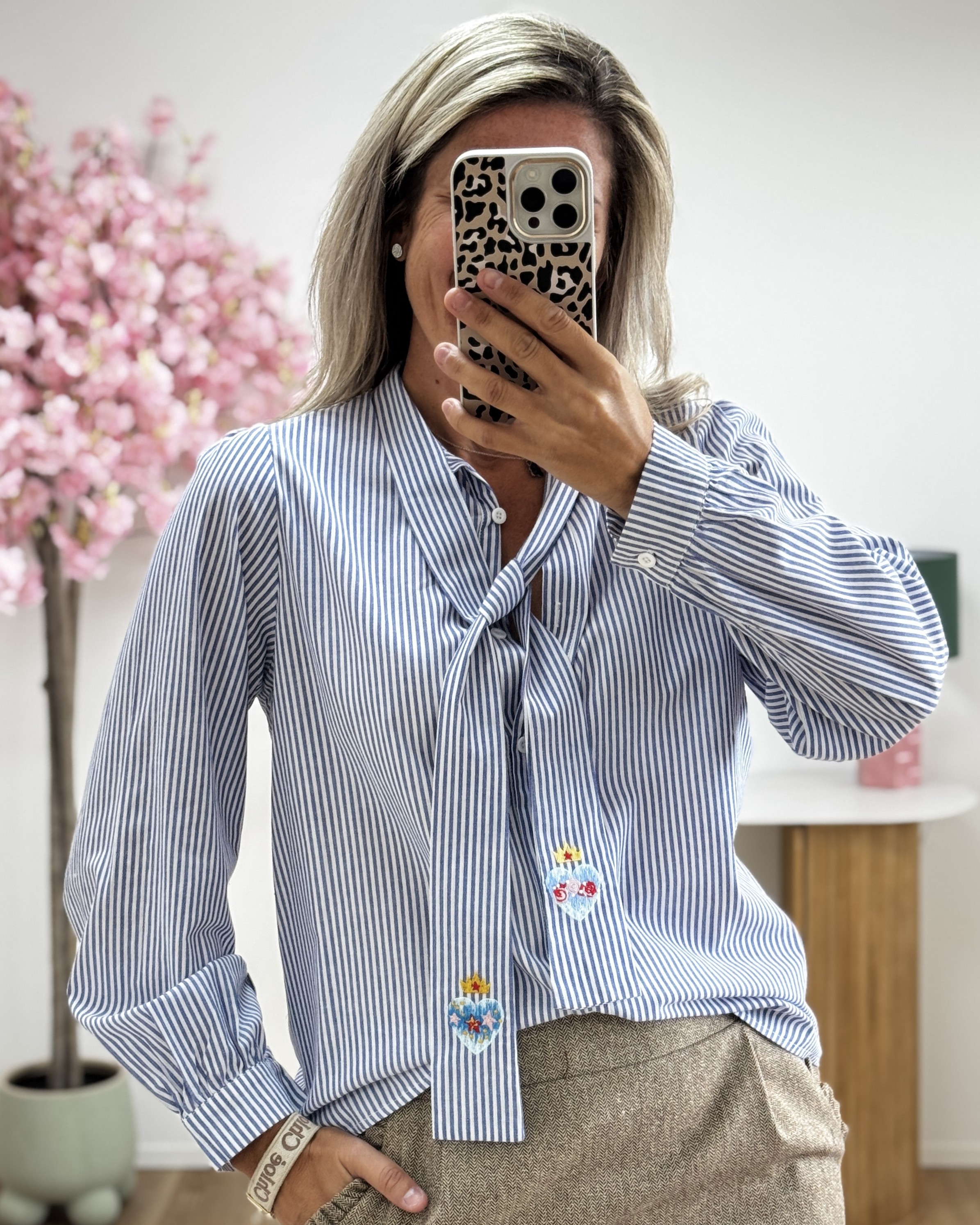 Chemise à lavallière 
