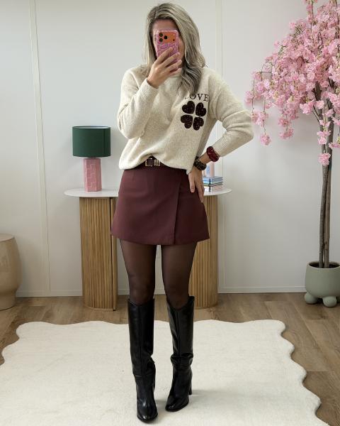 Jupe short ceinturée bordeaux