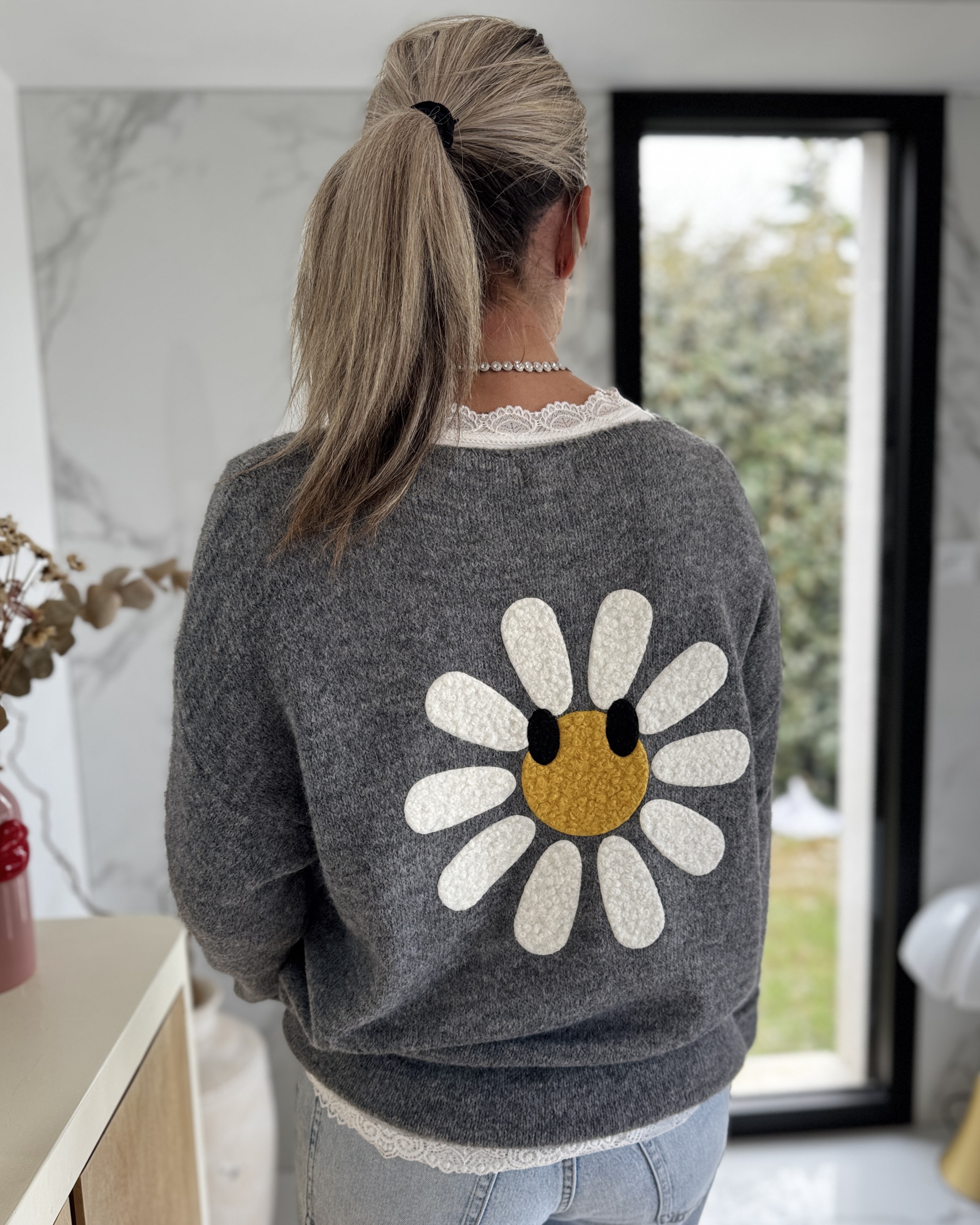 Pull marguerite gris