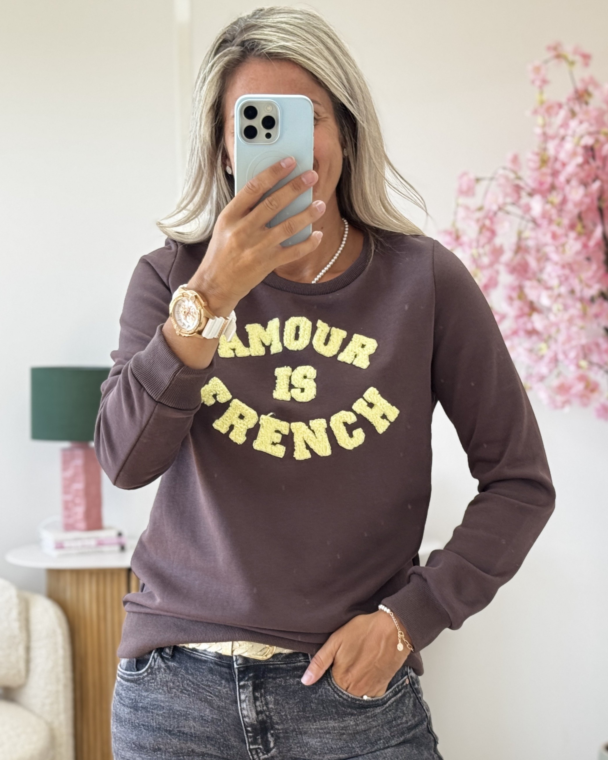 Sweat Amour is french marron