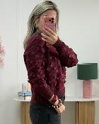 Pull flowers bordeaux