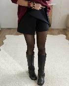 Jupe short ceinturée noire