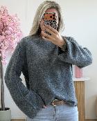 Pull avec foulard gris