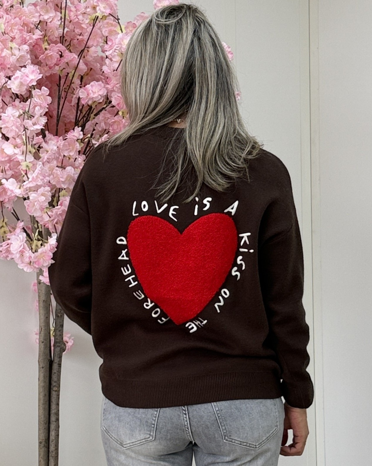 Pull Love is a kiss