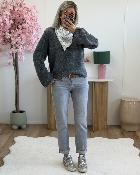 Pull avec foulard gris