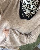 Pull avec foulard camel