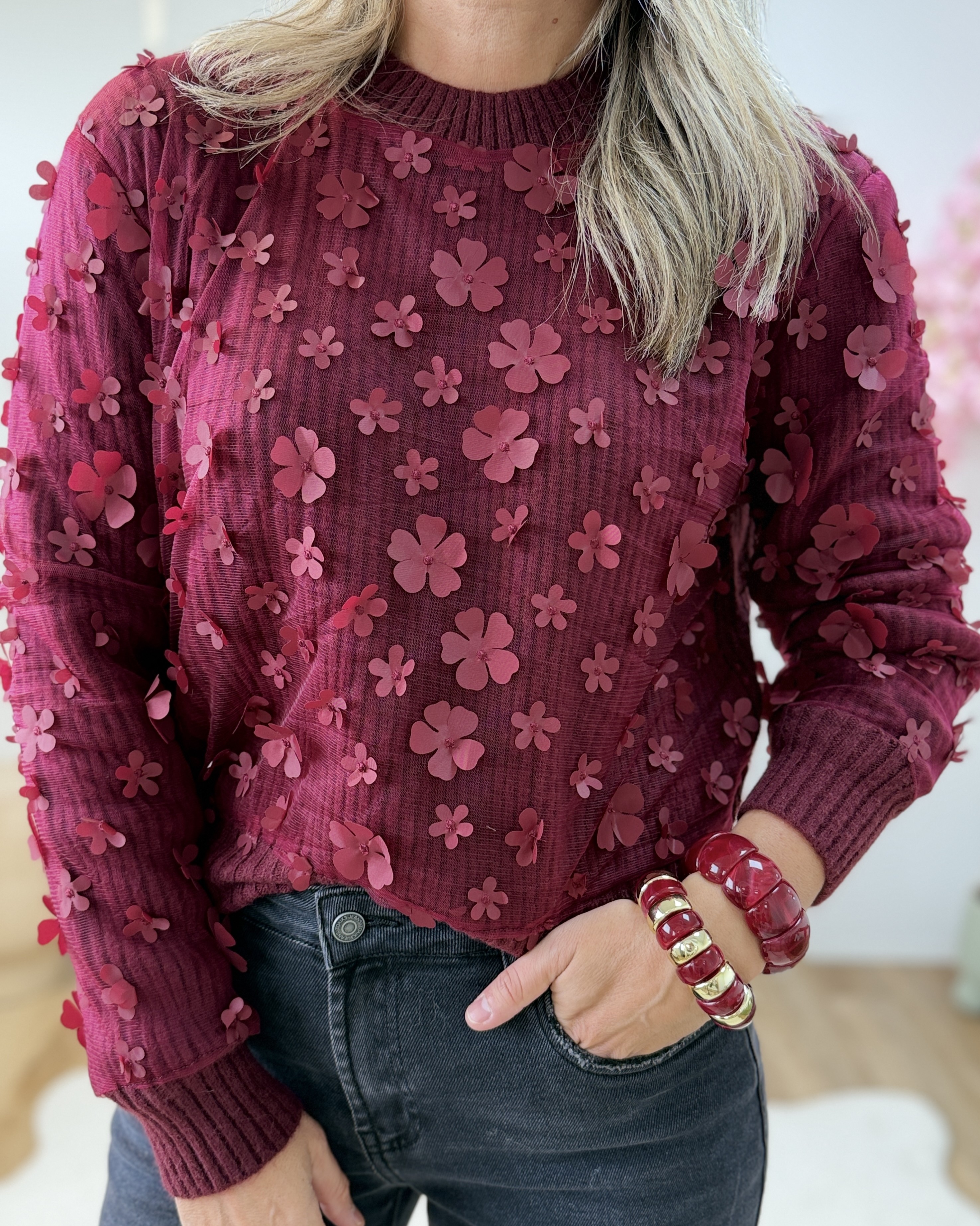 Pull flowers bordeaux