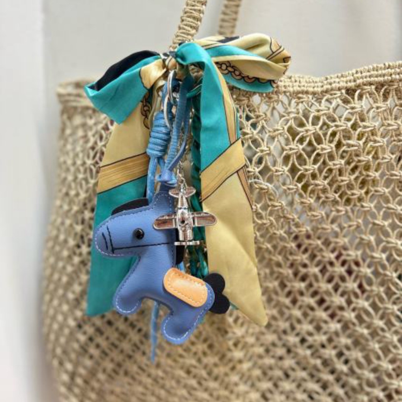 Bijoux de sac bleu