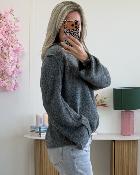 Pull avec foulard gris