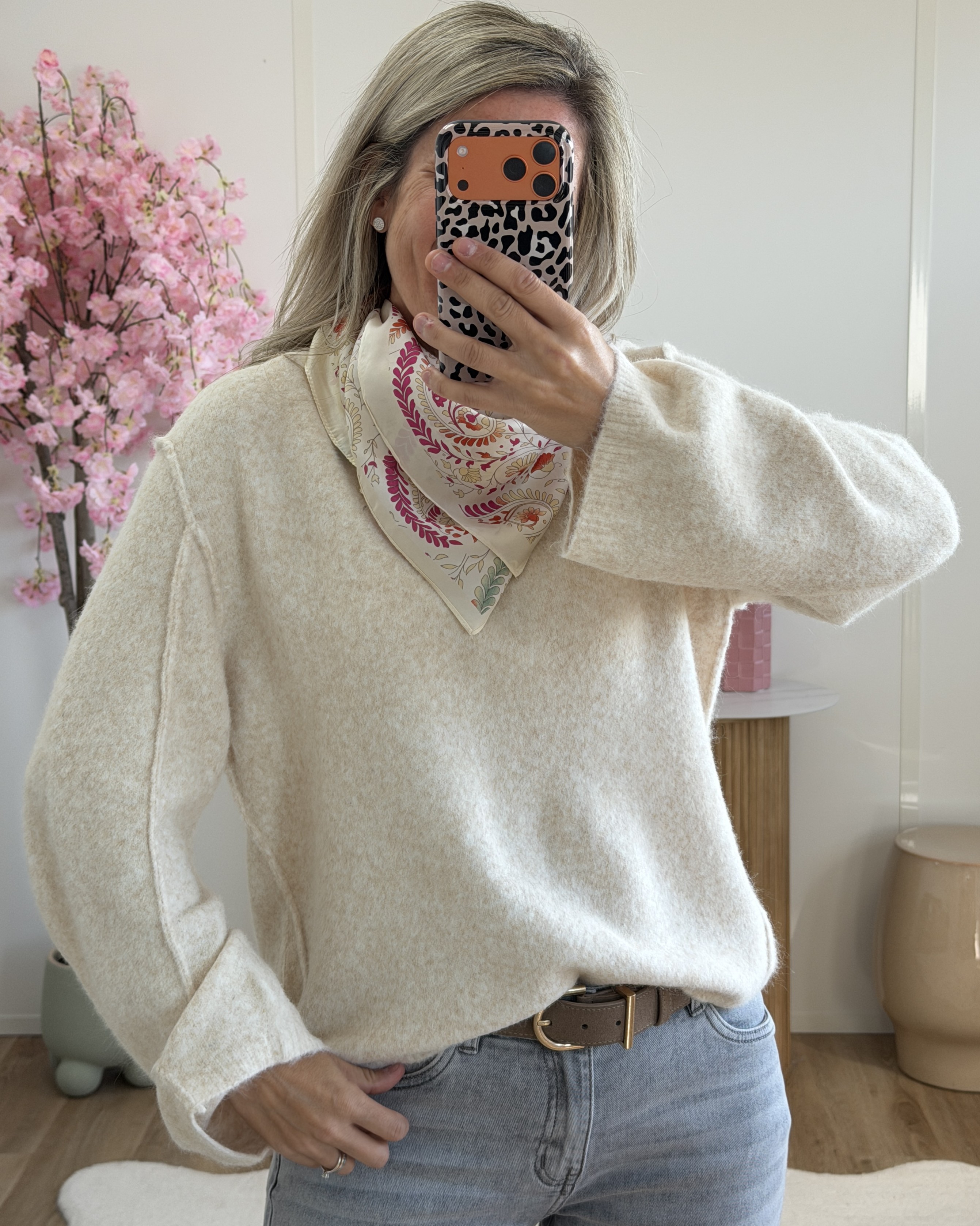 Pull avec foulard ecru