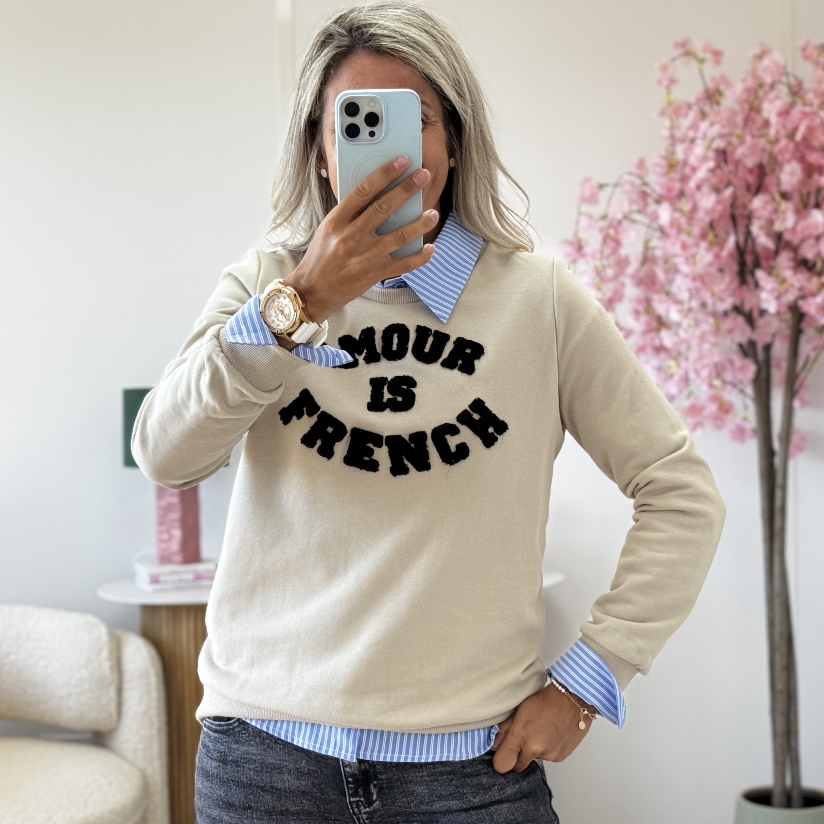 Sweat Amour is french beige