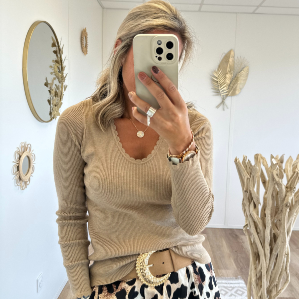 Pull Lola camel
