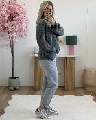 Pull avec foulard gris