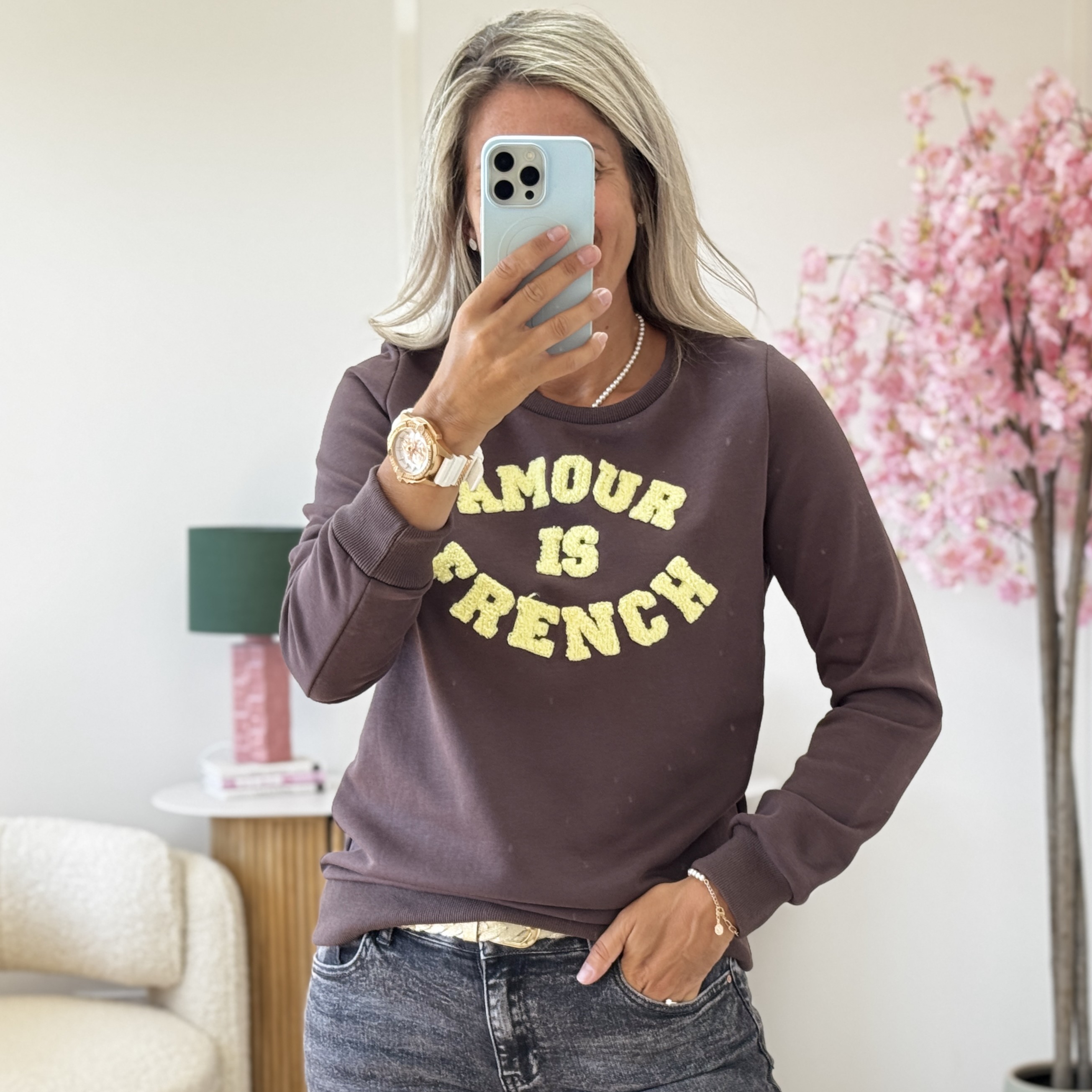 Sweat Amour is french marron
