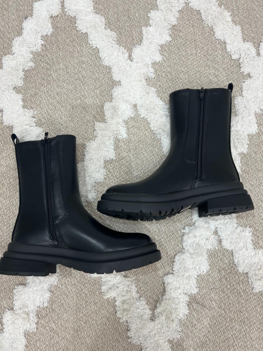 Boots Ashton