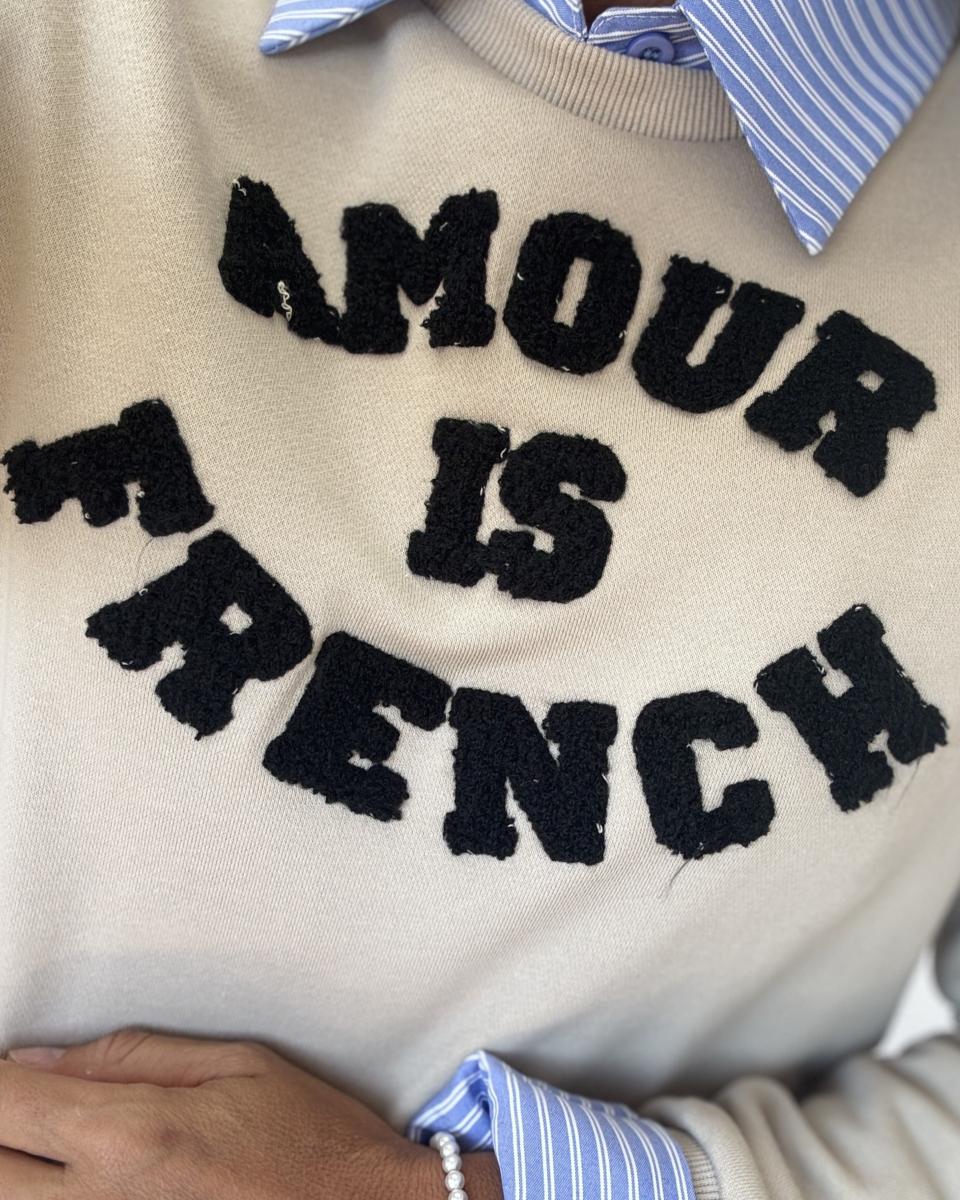 Sweat Amour is french beige