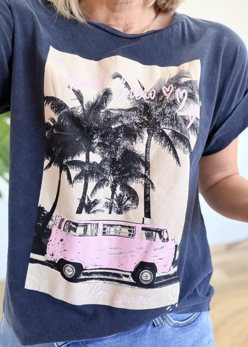 Tee shirt travel
