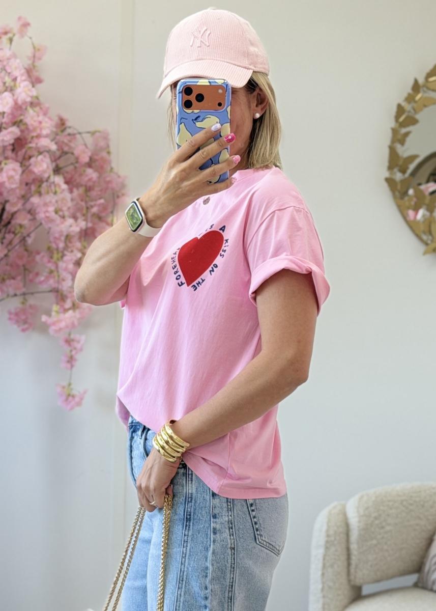 T shirt love is a kiss