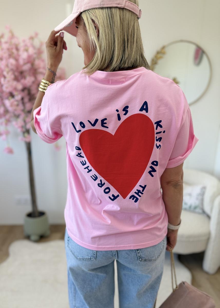 T shirt love is a kiss