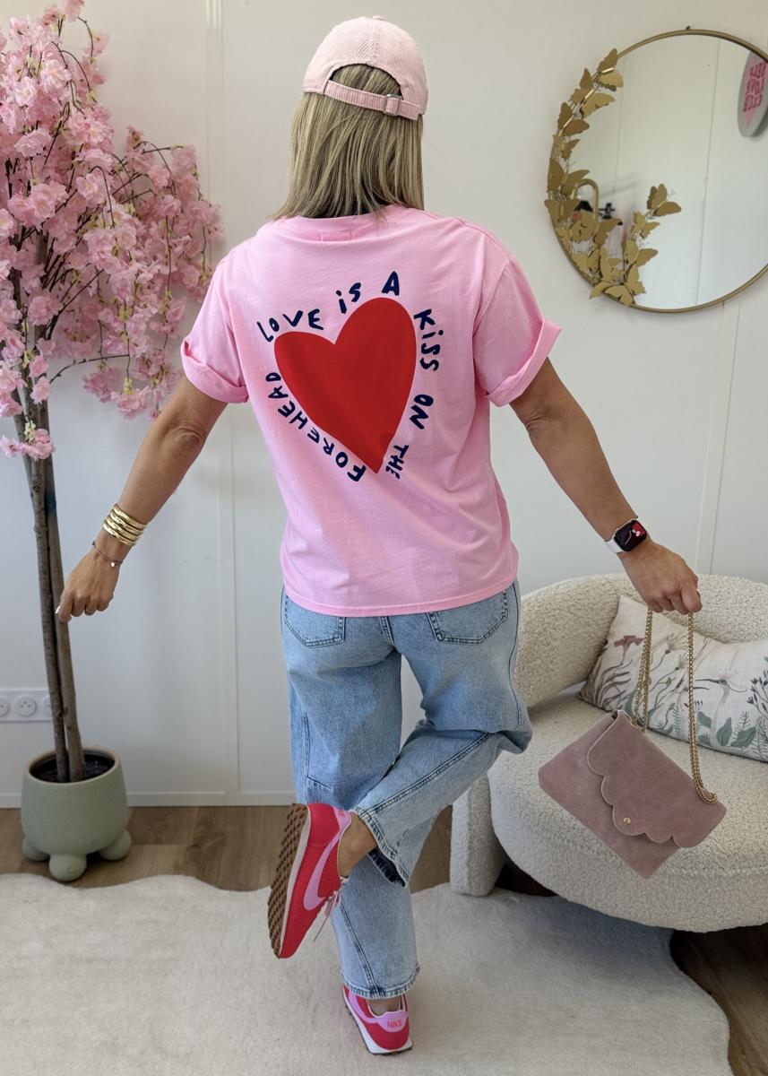 T shirt love is a kiss