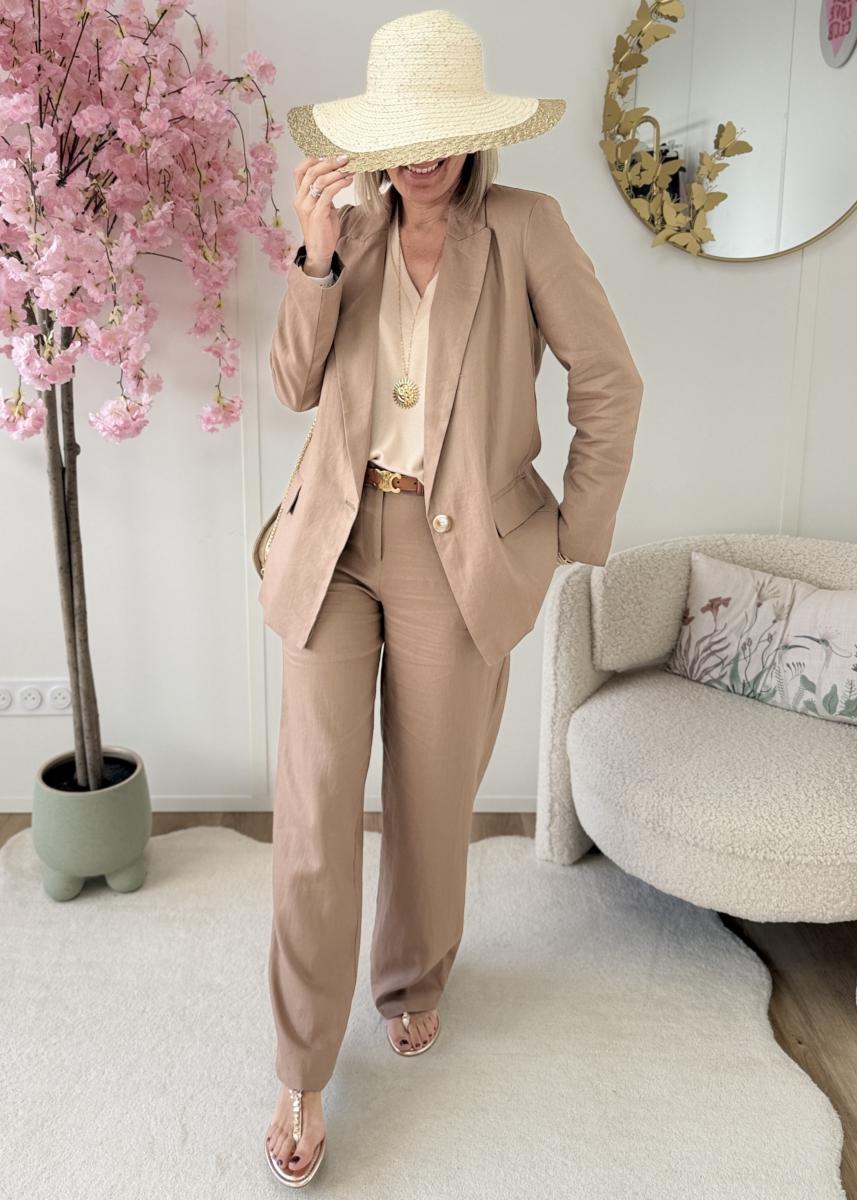 Ensemble Charlize camel