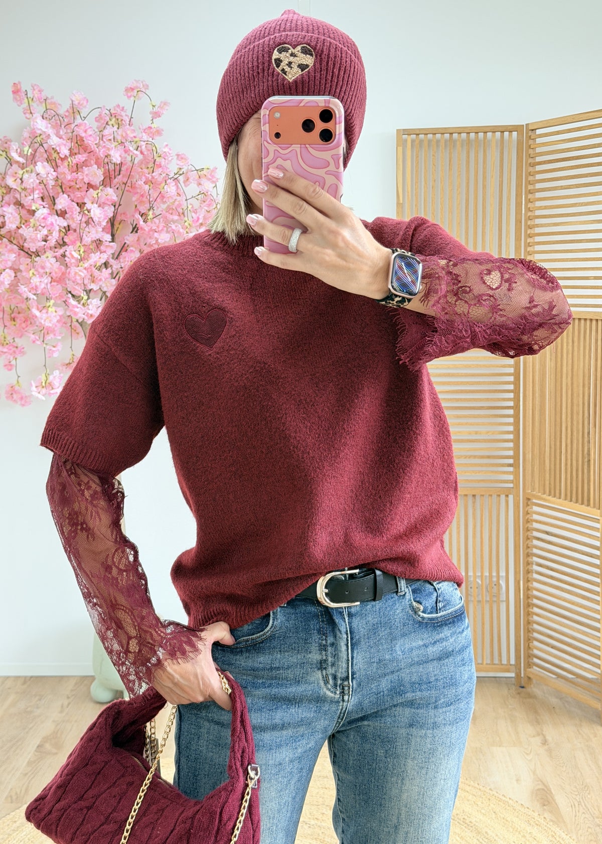 Pull cœur bordeaux à manches en dentelle
