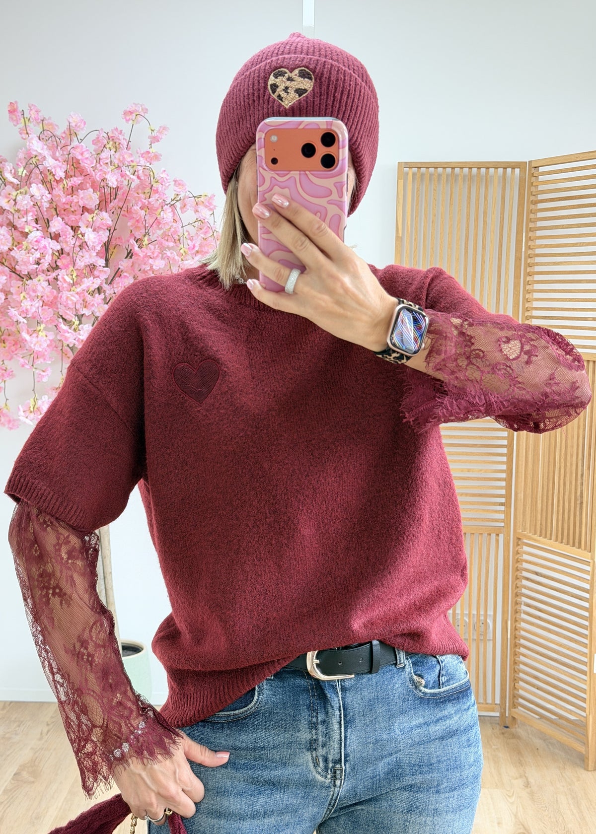 Pull cœur bordeaux à manches en dentelle