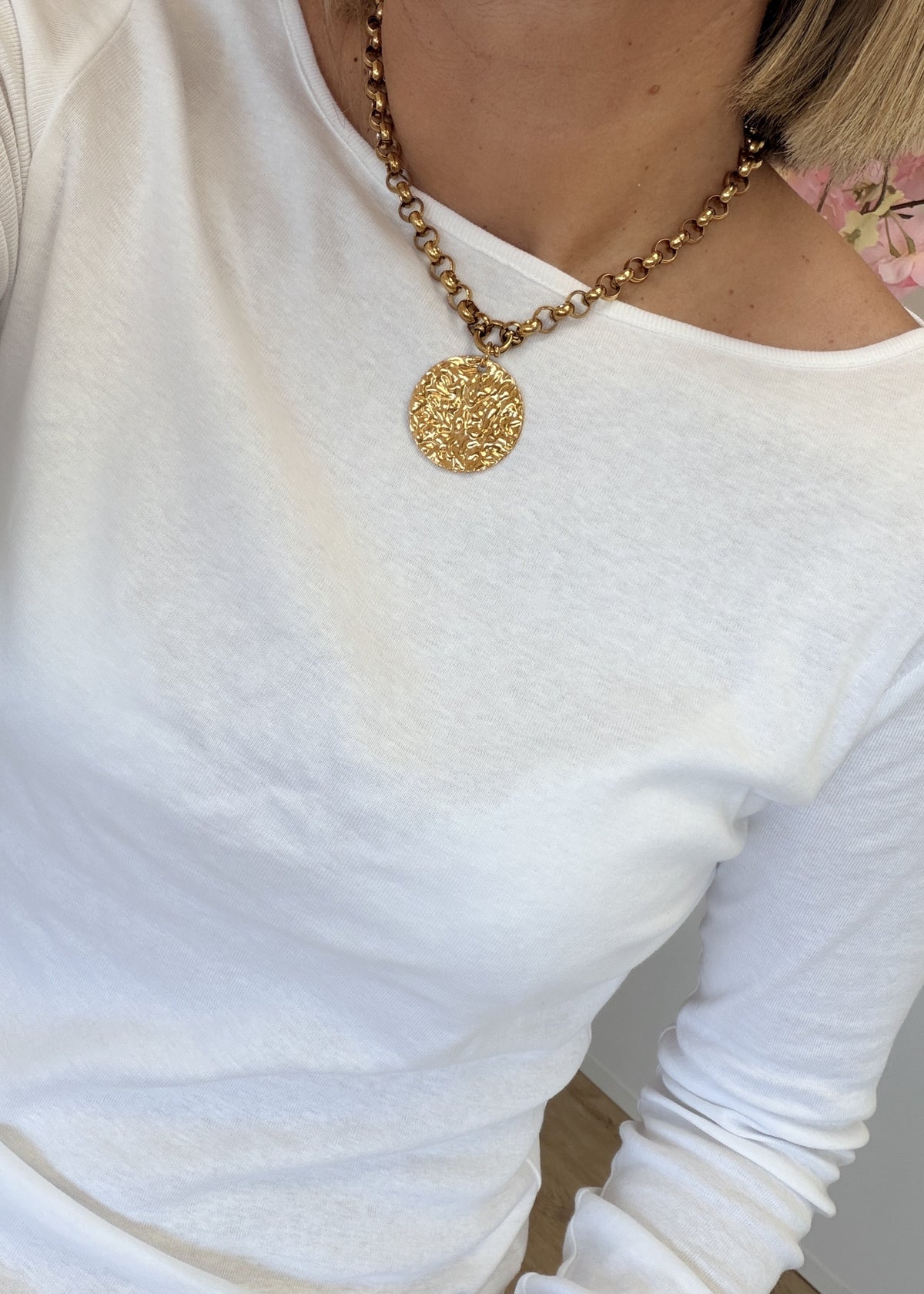 Collier médaillon martelé en acier inoxydable