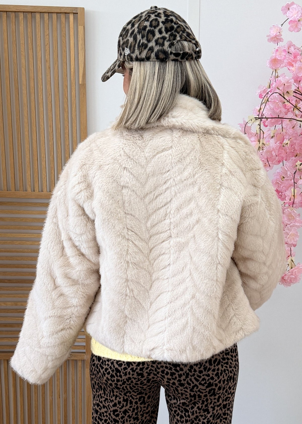 Manteau en fausse fourrure à boutons-pression