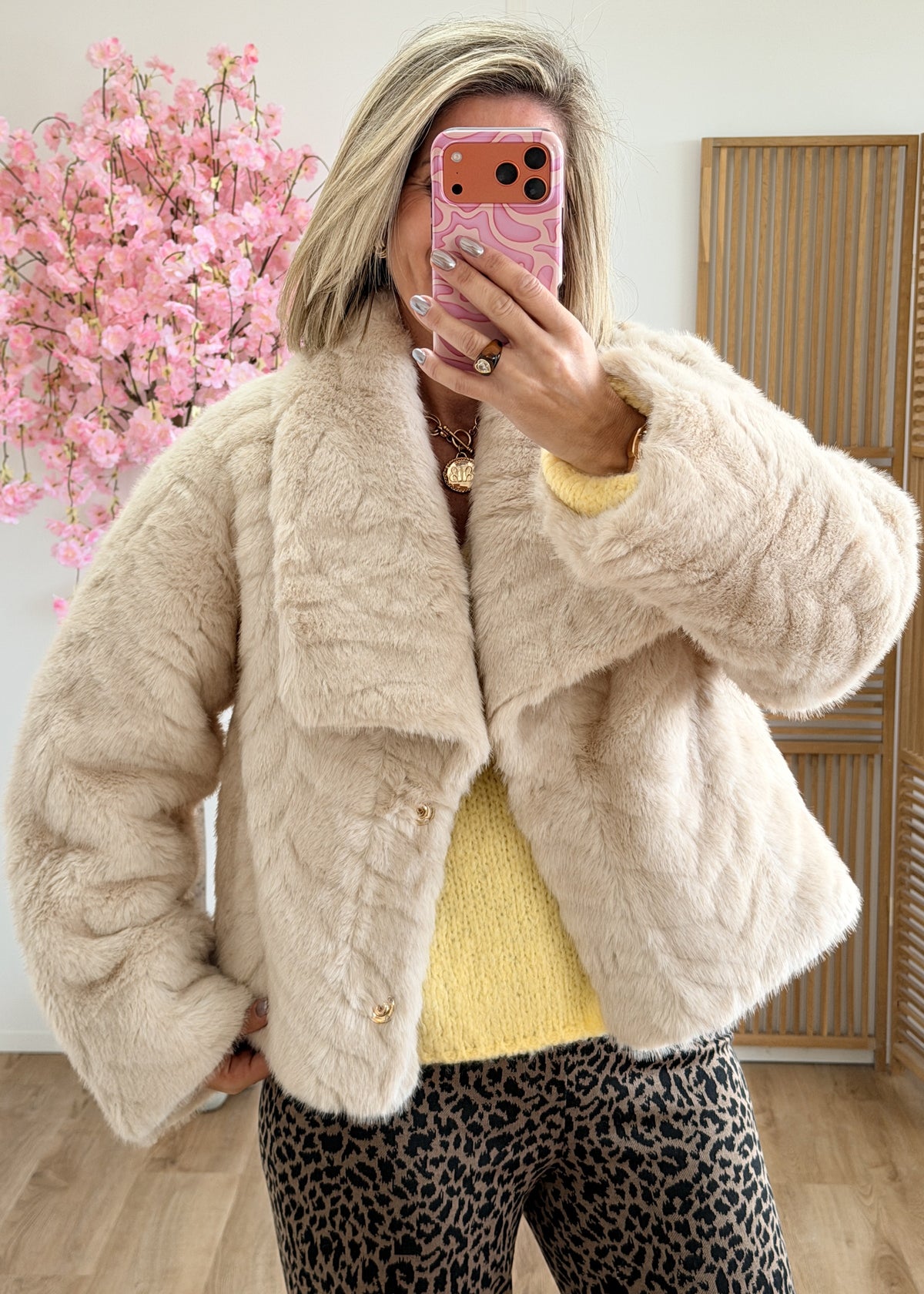 Manteau en fausse fourrure à boutons-pression