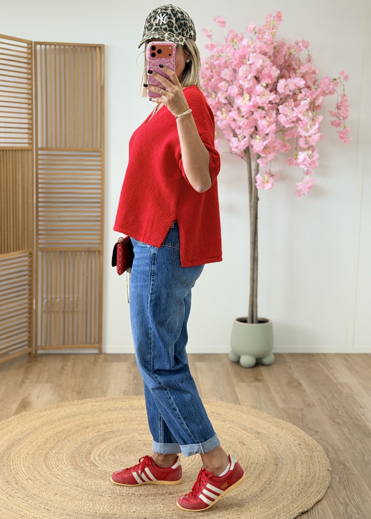 Pull asymétrique à fentes sur les côtés
