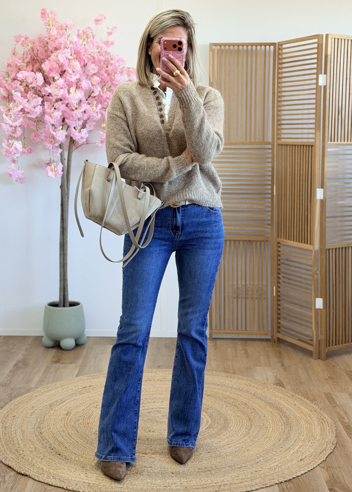 Jean bootcut taille haute avec ceinture foulard