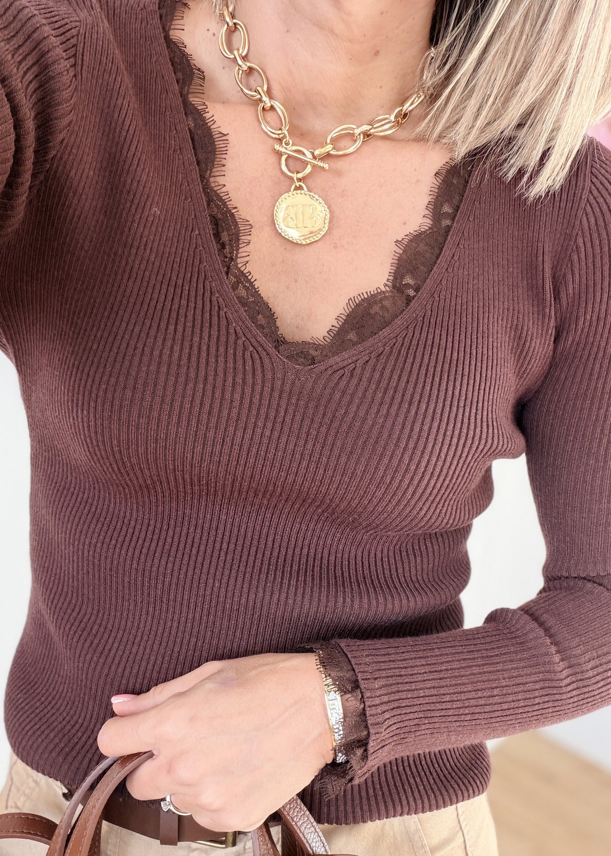 Pull ajusté col dentelle