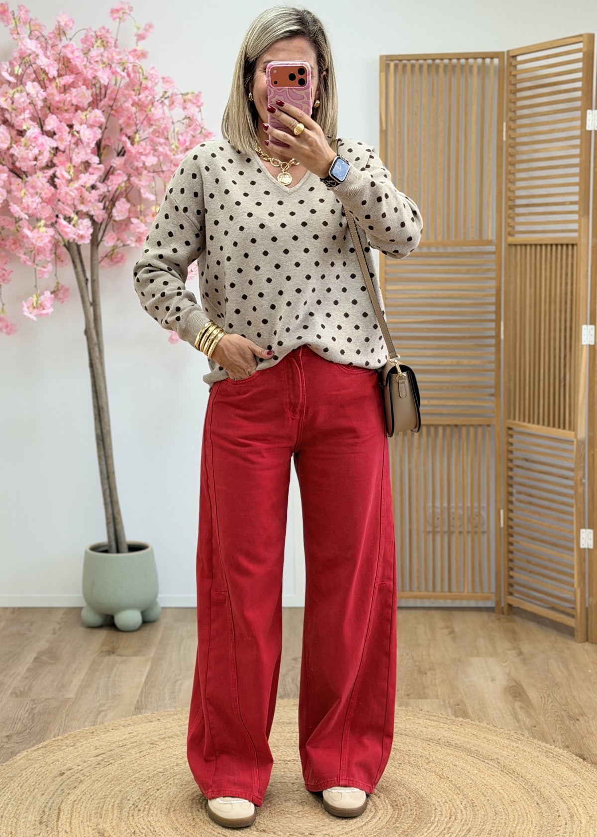 Pull à pois et cœur en dentelle au dos