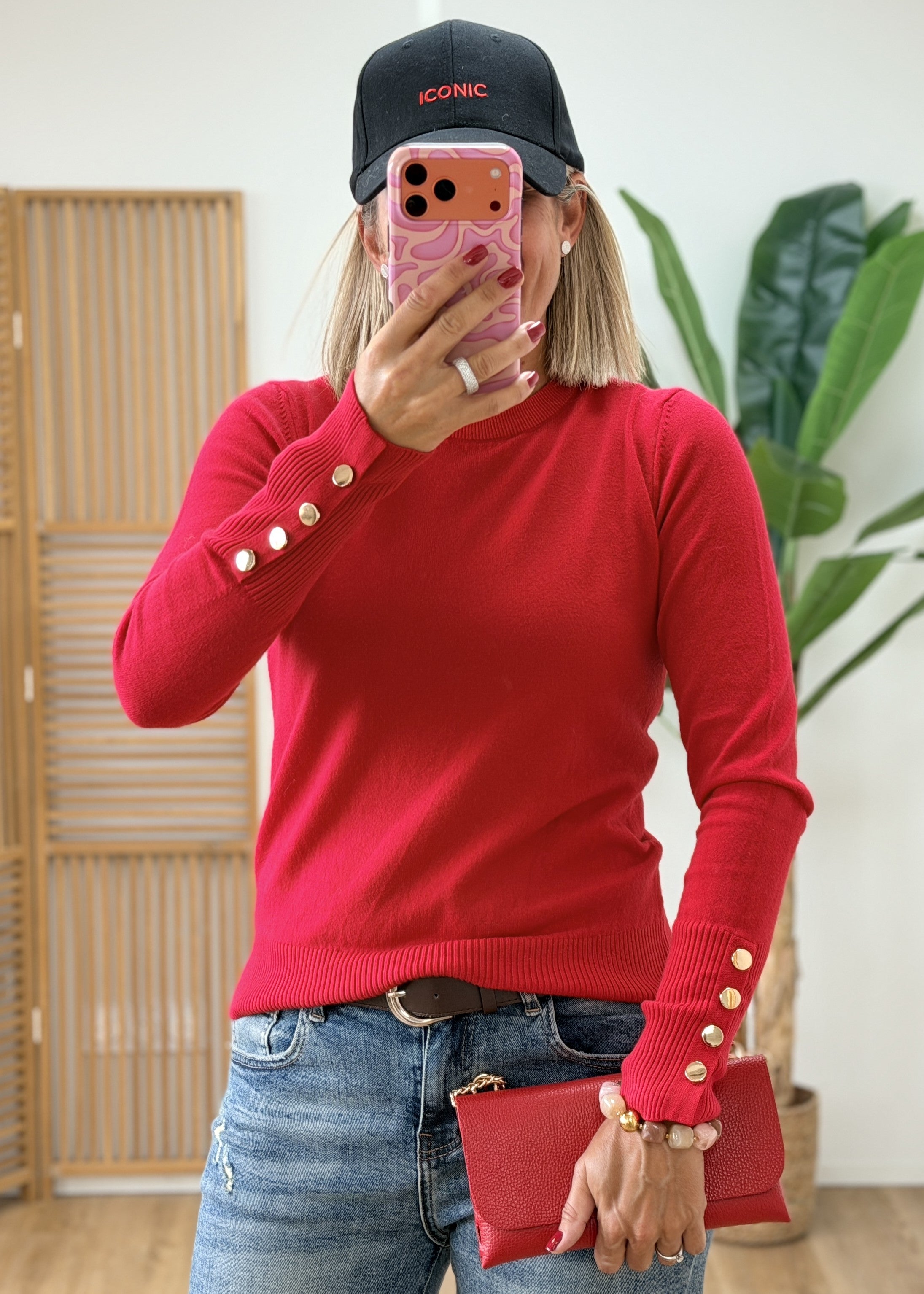 Pull Rouge Boutons Dorés