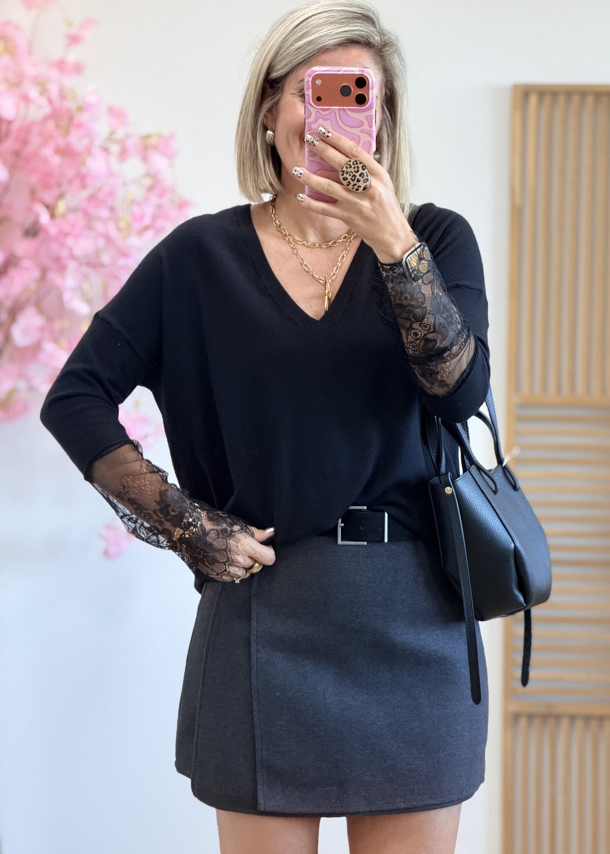 Pull col et manches en dentelle