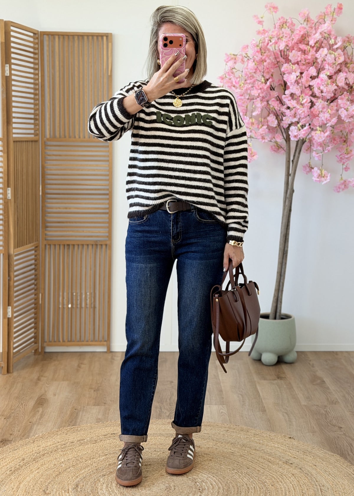 Jean mom fit brut avec ceinture – Très extensible